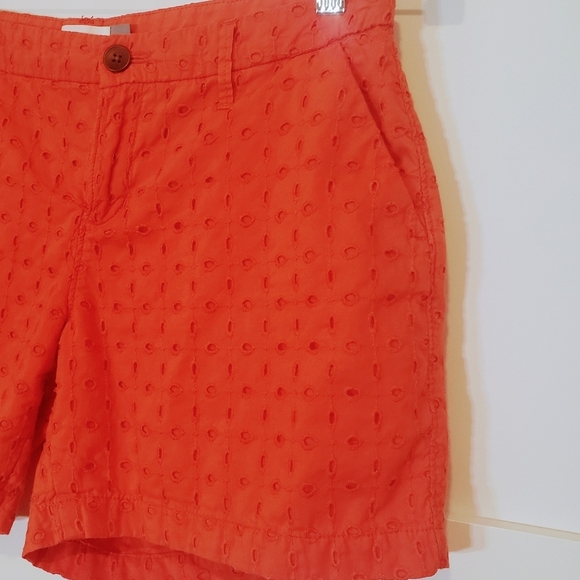 Old Navy Cotton Eyelet Shorts Mid-Rise Hot Tamale Color Size 2 EUC - Picture 4 of 9